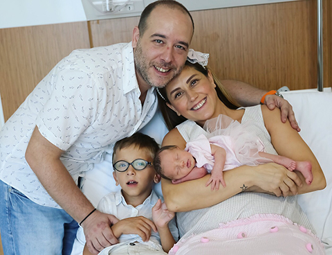 Göknur... GREK MÜZİĞİN KRALİÇESİ KIZ ANNESİ OLDU!