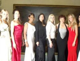 Azra Akın...DÜNYA GÜZELLERİ ZİRVESİNE KATILDI...