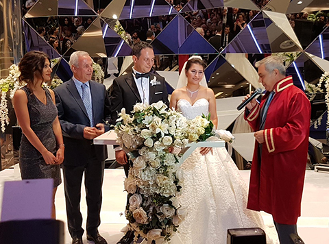 Özgür Özmen - Selen Baran... SAĞLIK SEKTÖRÜNÜ BULUŞTURAN DÜĞÜN!