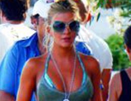 İvana Sert...SOKAK DEFİLESİ POLİSE TAKILDI!