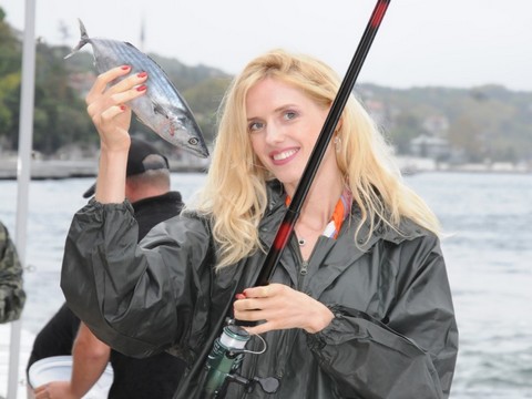 Wilma Elles... ENGELLİ ÇOCUKLAR İÇİN BOĞAZDA BALIK TUTTU!..