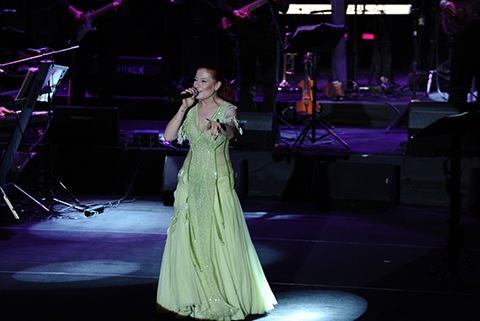 Candan Erçetin... İZMİR'DE MÜZİK ZİYAFETİ!