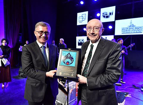 Özdemir Erdoğan...'TÜRK MÜZİĞİ İÇİN 50 YILDIR SAVAŞIYORUM!'