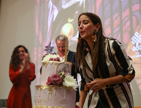 Hazal Kaya... AĞLATAN DOĞUM GÜNÜ SÜRPRİZİ!