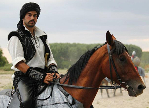 Burak Özçivit... 'DİRİLİŞ ERTUĞRUL' BİLMECESİ ÇÖZÜLDÜ!