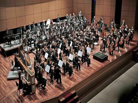 İstanbul Devlet Senfoni Orkestrası... SEZONUN AÇILIŞ KONSERİ AYA İRİNİ'DE!..