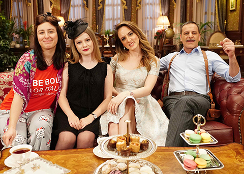 Jet Sosyete... İLK BÖLÜME SÜRPRİZ KONUK!