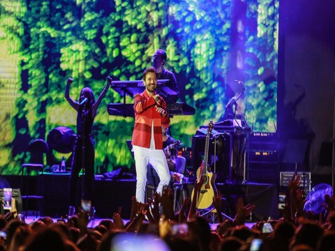 Yalın... "HAYALLERİNİZDEN  VE SEVMEKTEN ASLA VAZGEÇMEYİN"!..