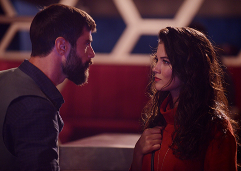 Bir Deli Rüzgar... REŞAT MELİKE'NİN PEŞİNDE!