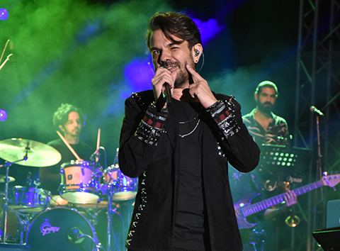 Kenan Doğulu... 'İZMİR MARŞI' İLE GÖRKEMLİ FİNAL!