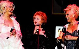 DÖRT ASSOLİST ANNELER İÇİN SÖYLEDİ!