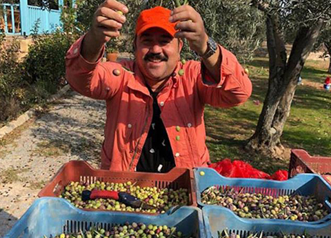 Ata Demirer... EMEKLERİNİN MEYVESINI ALDI!