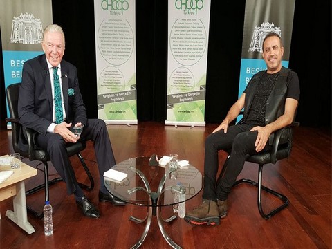 Uğur Dündar... HALUK LEVENT'İN "İZMİR MARŞI" YORUMUNA ÖVGÜ DOLU SÖZLER!..