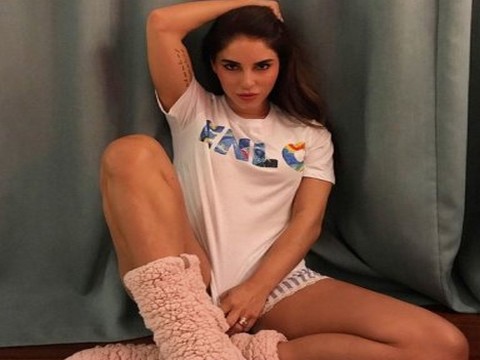 Irmak Ünal... POZUYLA DİKKATLERİ ÜZERİNE ÇEKTİ!..