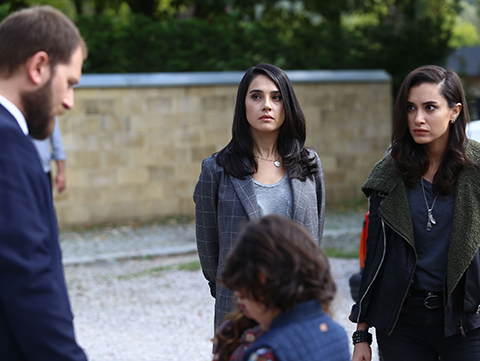 Can Kırıkları...LEYLA VE ZEYNEP KÖŞEYE SIKIŞIYOR!