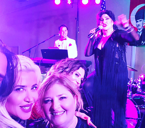 Nükhet Duru... LOS ANGELAS’TA CUMHURİYET COŞKUSU