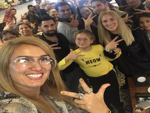 Tuğba Özay... FANLARI İLE KAHVALTIDA BULUŞTU!..