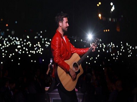 Yalın... ANTALYA'DA 25.000 KİŞİLİK KORO!..