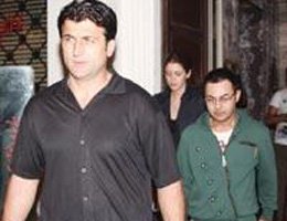 Serdar Ortaç...KORUMAYLA GEZİYOR!