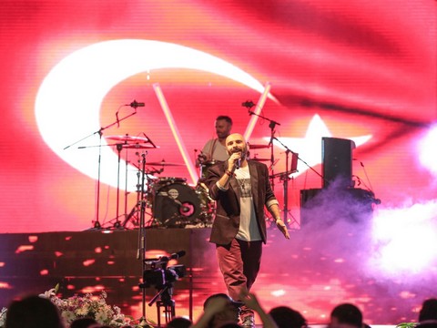 Gripin... BUCA'DA CUMHURİYET COŞKUSU!..