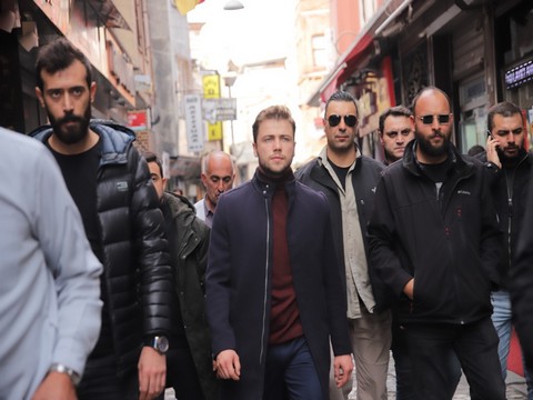 Tolga Sarıtaş... EMİNÖNÜ'NÜ KİLİTLEDİ!..