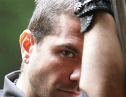 Kenan Doğulu...KONSERDE LAİKLİĞE SAHİP ÇIKMA ÇAĞRISI YAPTI