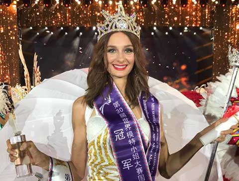 Pınar Tarkan... DÜNYA MANKENLER KRALİÇESİ SEÇİLDİ!