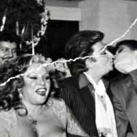 Zeki Müren-Bülent Ersoy... HAYATLARINDA SADECE BİR KEZ BU KADAR YAKINLAŞTILAR!