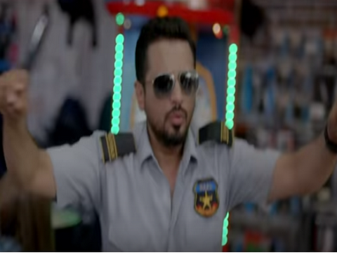 Emre Altuğ... "ERİK DALI" DANSI!