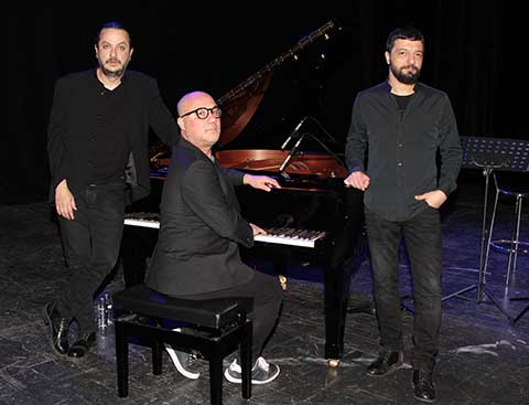 Mehmet Erdem... 'ŞAİR ŞARKILARI'NIN İLK KONSERİ!