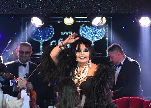 Bülent Ersoy... ÖĞRETMENLER GÜNÜ'NDE GÖNÜLLERİ FETHETTİ!