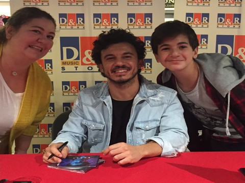 Buray... YENİ ALBÜMÜNÜN İLK İMZA GÜNÜ!..