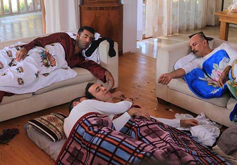 Kalk Gidelim... MUSTAFA ALİ İLE SEYFETTİN EVDEN KOVULUR!