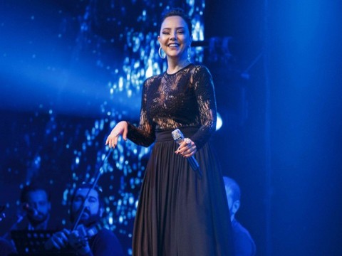 Ebru Gündeş... HEM KULAĞA HEM GÖZE HİTAP ETTİ!..