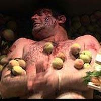 ŞEFTALİ SAHNESİ HASTANELİK ETTİ!