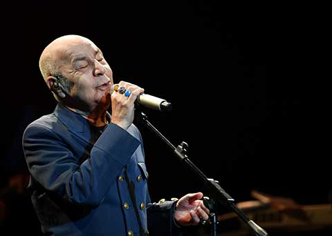 Mazhar Alanson... ‘YANDIM’I MEDİNE’DE YAZDIM’