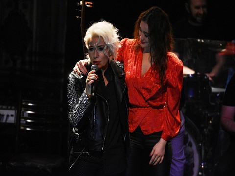 İntizar... SUSKUNLUĞUNU BEYOĞLU'NDA BOZDU!..