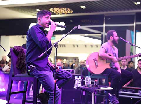 Manga... SORULAR UÇAKLA GELDİ!