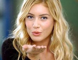 Sinem Kobal... EKRANLARA GERİ DÖNÜYOR!