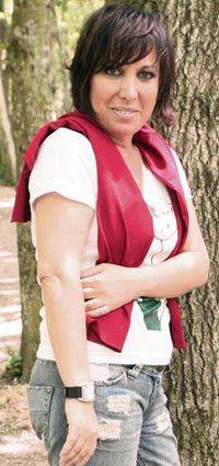 Oya Başar...BEKAR BİRİYİM DEDİKODU OLABİLİR!