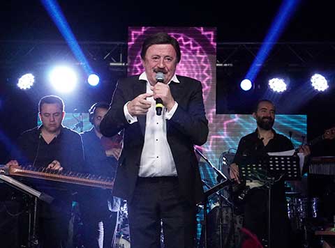 Selami Şahin... ACISINI KABİNE GÖMDÜ, SAHNEYİ KAPATMADI!