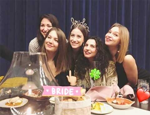 Hazal Kaya... BEKARLIĞA VEDA PARTİSİ!