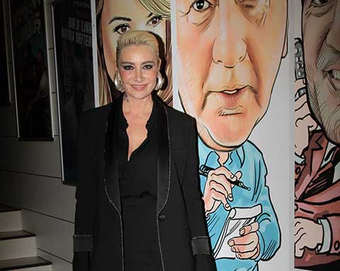 Sıla...YOĞUN TEMPOYA TİYATRO ARASI!