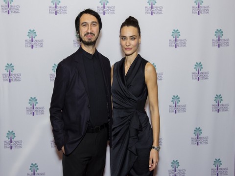 Saf... ÖDÜLE DOYMAK BİLMİYOR!..