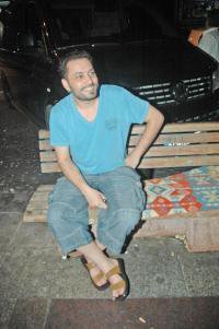 Hüsnü Şenlendirici...BEŞ PARASI YOKMUŞ!...