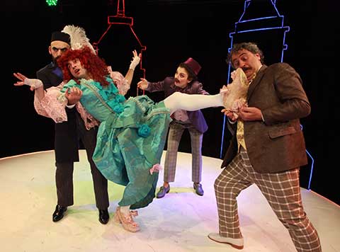 Cihangir Atölye Sahnesi... İLK OYUNLARI PERDE DEDİ!