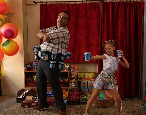 Can Dostlar... BAKKAL LÜTFÜ'DEN SIRA DIŞI REKLAMCILIK!..