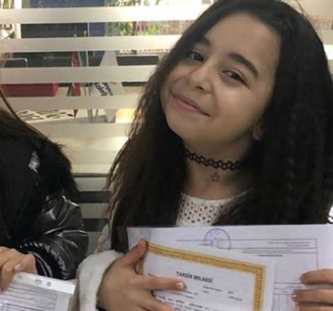 ÜNLÜ İSİMLERİN KARNE HEYECANI!