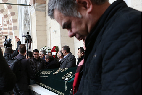 İnternethaber Yayın Grubu... BABAYA ZOR VEDA, DUALARLA UĞURLADILAR!