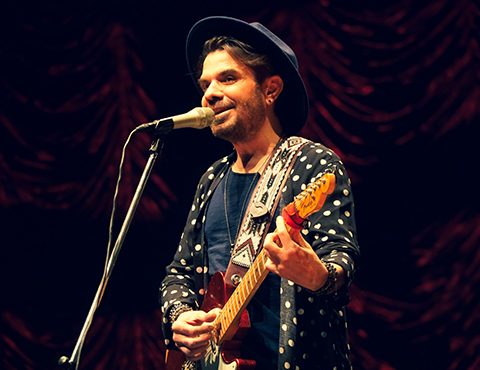 Kenan Doğulu... BURSA'DA CAZ ESİNTİSİ!